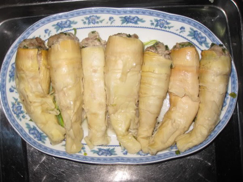 Măng nhồi thịt nướng.