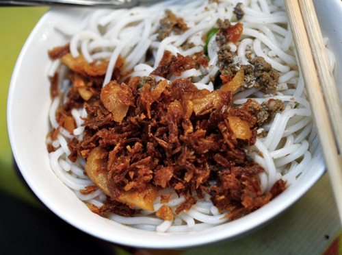 Thưởng thức canh bún phố cổ ngon ngậy giá rẻ