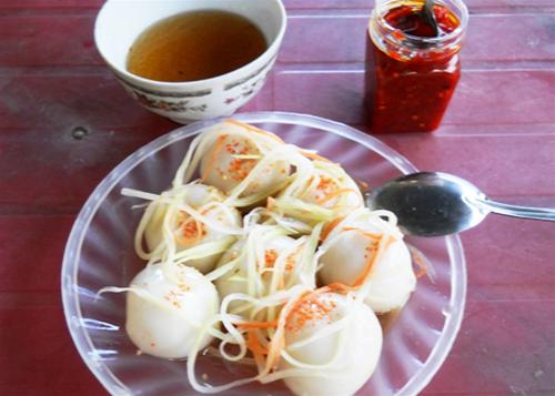 Hấp dẫn với đĩa bánh nếp quê nhà - Ảnh: T.Ly