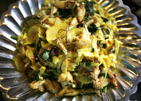 Ếch xào măng