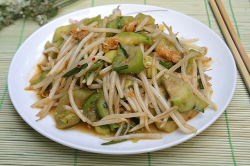 Tôm xào giá và mướp