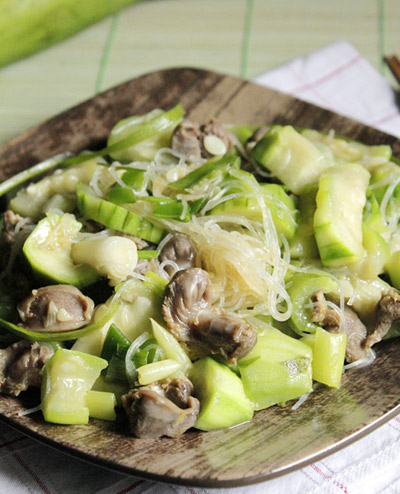 Mề gà xào với mướp hương