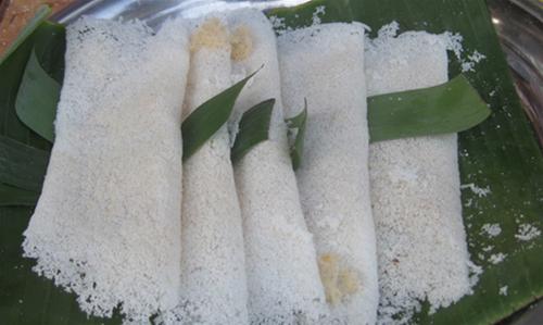 Bánh dứa vừa chế biến - Ảnh: Hoài Vũ
