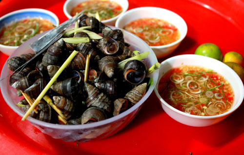 Món ốc luộc là món ăn vặt luôn "đắt hàng"