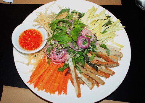 Gỏi chả cá ngũ vị