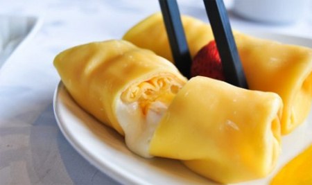 Tặng bánh pancake ngày 30/4 và 1/5.