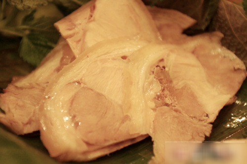 Thịt chân giò luộc.