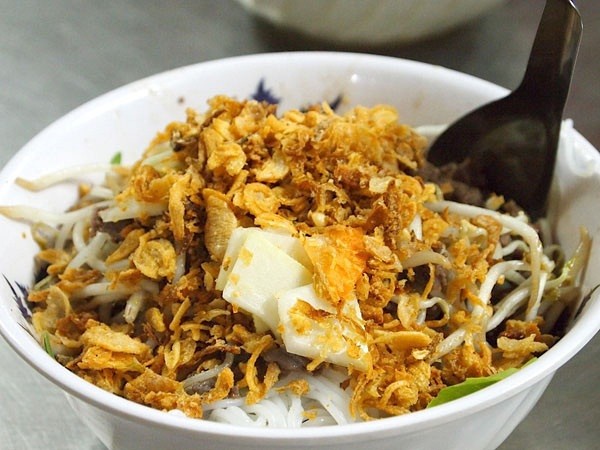 Bún bò Nam Bộ.