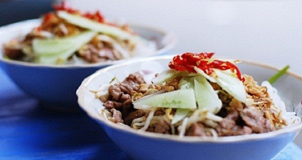 Bún bò Nam bộ phố Tạ Hiện.