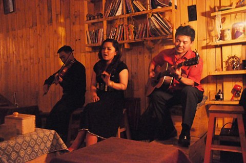 Café 'hát mộc' tại Sài Gòn