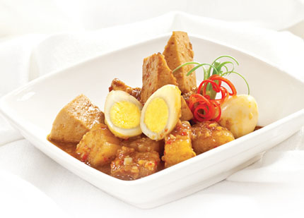 Chả lụa kho trứng cút