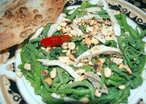 Ngọn bí trộn thịt heo