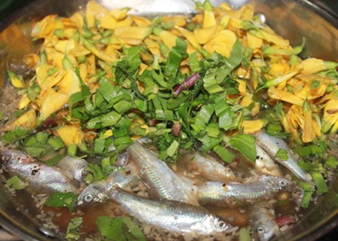 Lẩu cá linh bông điên điển