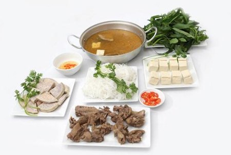 Lẩu vịt om sấu.