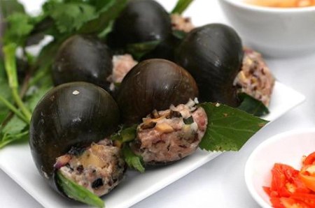 Ốc nhồi thịt hấp lá gừng.
