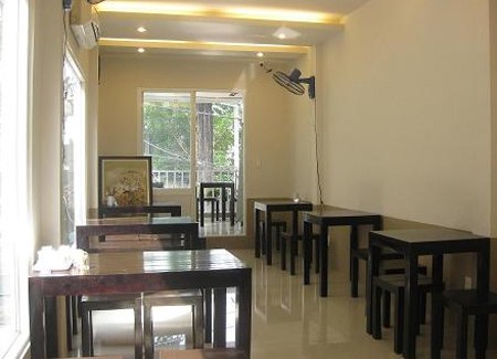 Không gian quán sạch sẽ, thoáng mát.