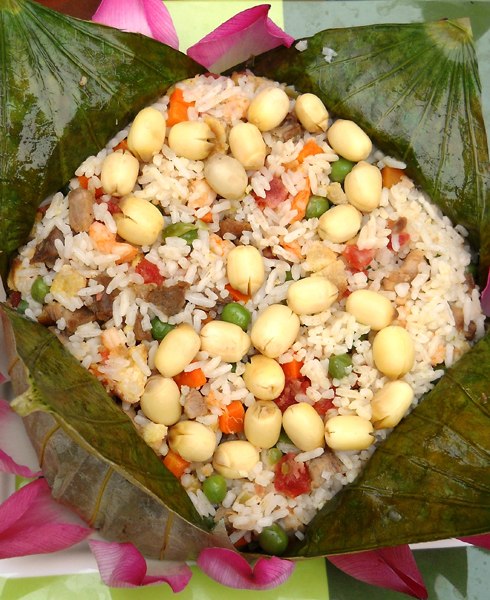Cơm hấp lá sen
