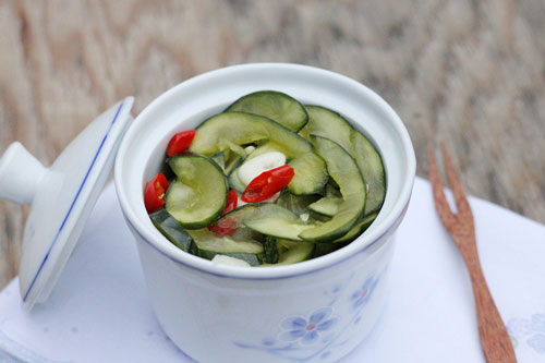 Dưa leo muối bao nhiêu cũng hết