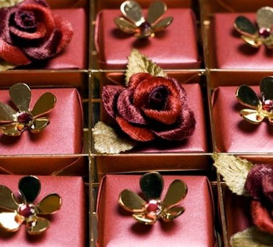 Chocolate gắn pha lê Swarovski 