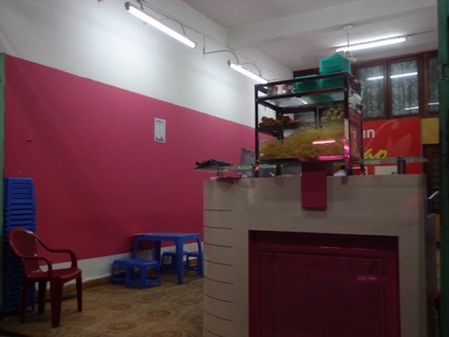 Không gian nho nhỏ, sạch sẽ với nhiều món ăn “chơi” 