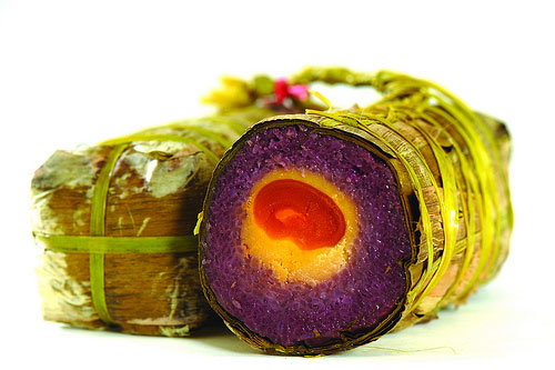 Bánh tét lá cẩm