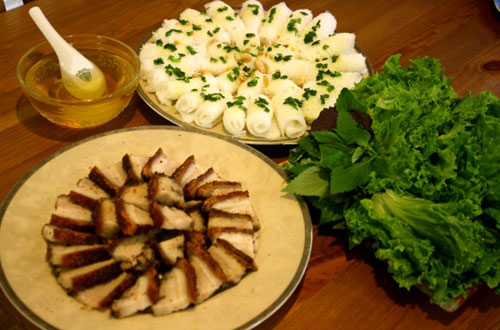 Bánh hỏi - heo quay Phong Điền