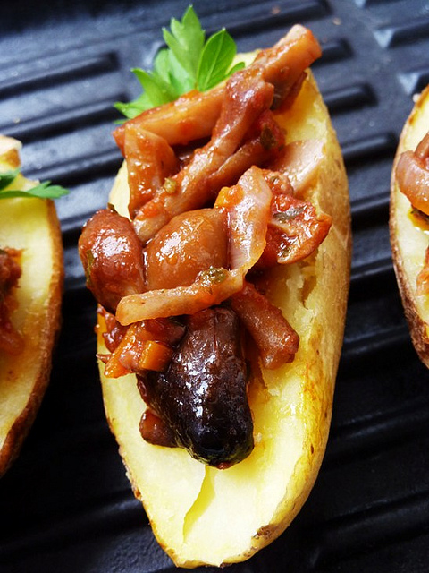 Khoai tây nướng và sốt nấm ragu kiểu Ý