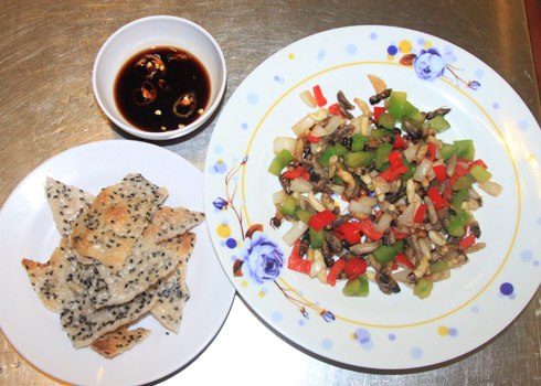 Nhộng ong rừng xào ớt chuông