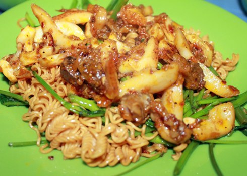 Ốc khế xào mì.