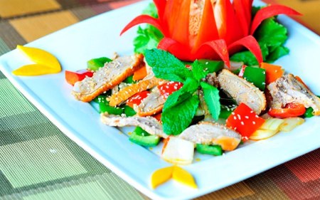 Vịt quay xào kiểu Hàn Quốc.