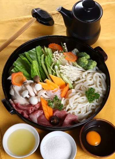 Lẩu xào Suki Yaki.