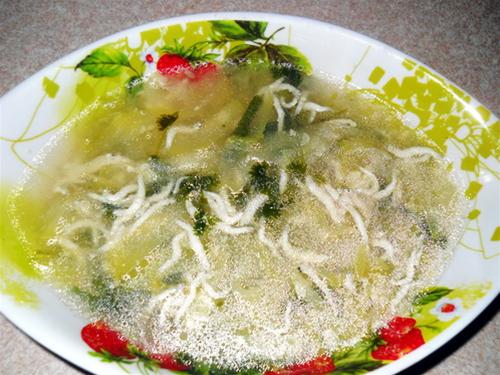Ngon miệng với món canh cá cơm mồm dưa hường - Ảnh: T.Ly