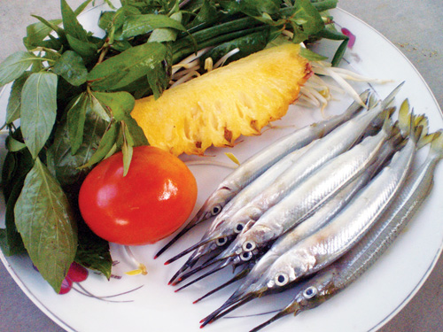 Cá dẩu chuẩn bị nấu canh chua - Ảnh: Ngô Mã Thiên
