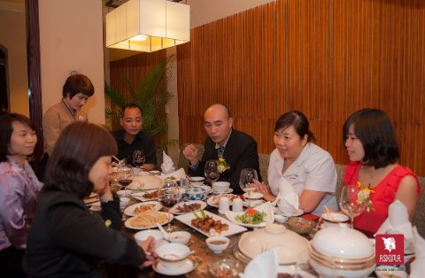 Thực khách tại nhà hàng
