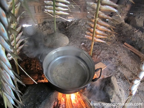 Ruột cá niên được chưng trứng gà.