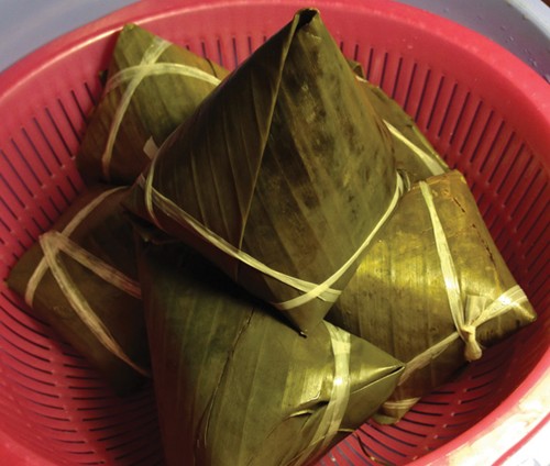 Bánh giò chín vừa vớt ra