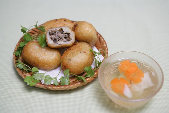 Bánh rán mặn, vỏ giòn rất lâu.