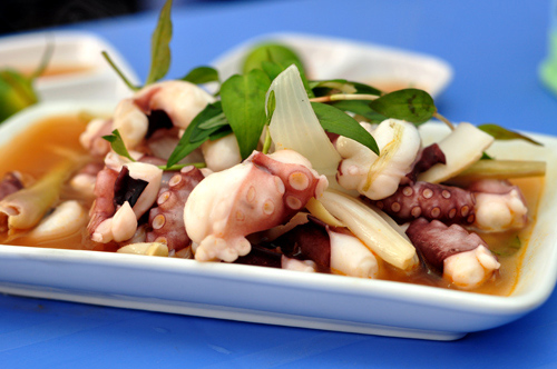 Ốc điếu xào dừa.