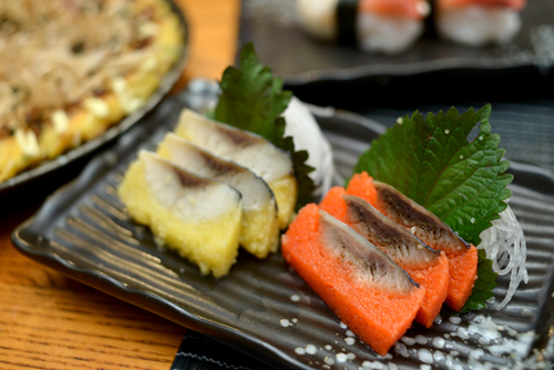 Sashimi có giá từ 35.000 - 45.000 đồng/ đĩa có từ 2-4 miếng.