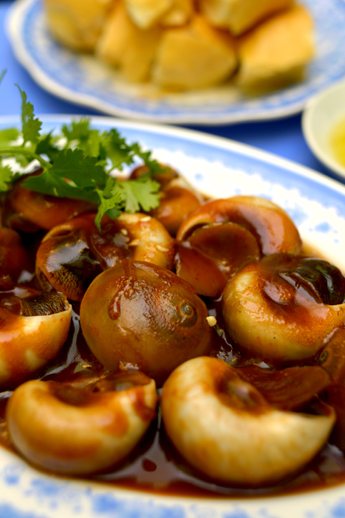 Ốc mỡ xào me rất to.