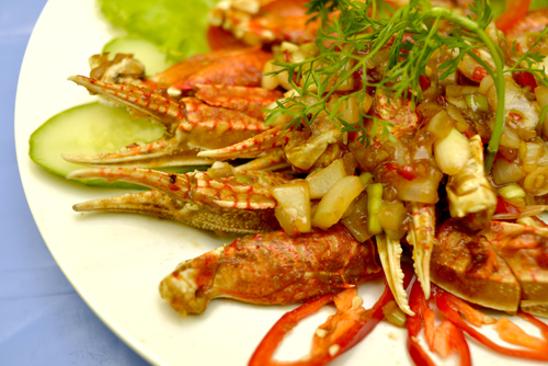 Càng ghẹ rang muối ớt.