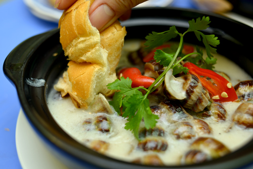 Ốc len xào dừa.