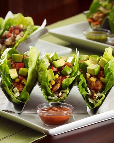 Sandwich rau gói thịt gà Địa Trung Hải.