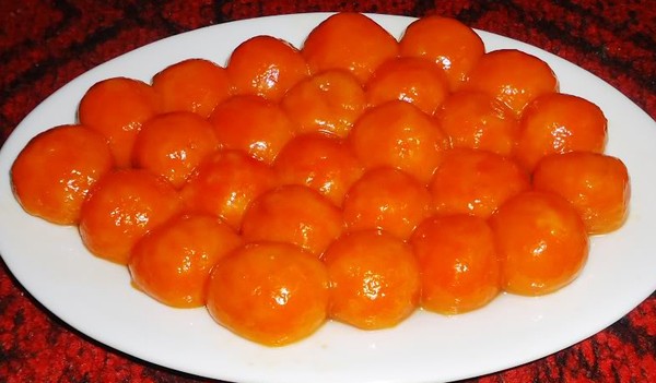 Bánh trôi gấc lạ hay hay.