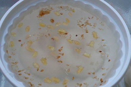 Những viên bánh chay ngập trong nước đường ngọt mát