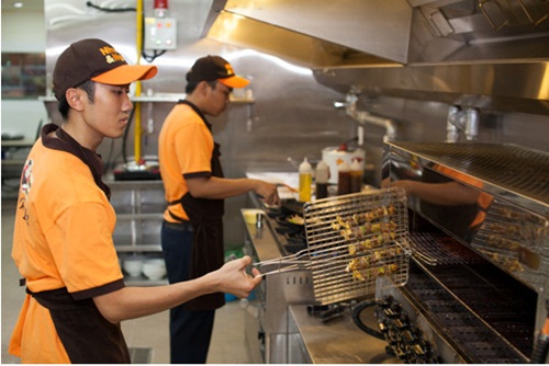 Nhà bếp mở nấu ngay tại quầy