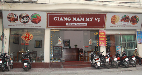 Nằm ngay trên con phố ẩm thực giữa trung tâm Hà Nội, cùng không gian ấm cúng với sức chứa khoảng 70-80 thực khách, khách sẽ có được một bữa ăn ngon miệng cùng một ly trà và Wi-Fi miễn phí bên người thân, bạn bè... Bên cạnh đó, đầu bếp người Quảng Châu kỳ cựu với 20 năm kinh nghiệm sẽ mang đến cho khách một hương vị ẩm thực đậm đà bản sắc Dimsum Trung Hoa.