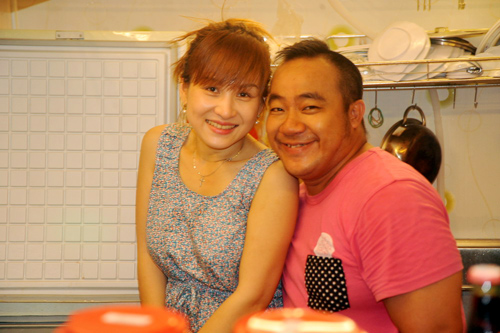 Nụ cười hạnh phúc của Hiếu Hiền và Thùy Liên trong ngày khai trương quán.