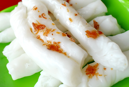 Bánh mướt rất giống bánh cuốn nhưng không có nhân.