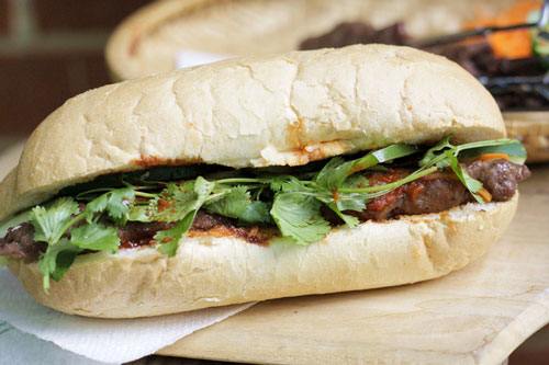 Bánh mỳ thịt bò nướng 